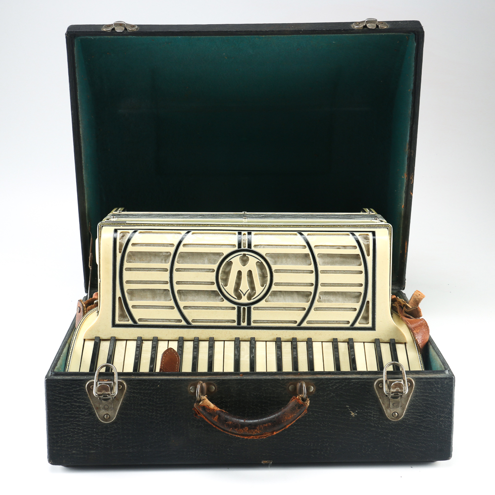 Wurlitzer 120 Bass Piano Accordion and Hardcase