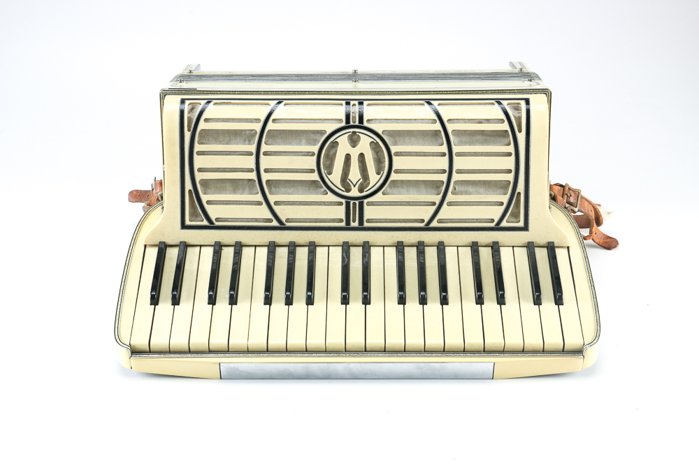 Wurlitzer 120 Bass Piano Accordion and Hardcase