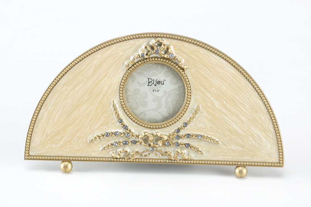 Assortment of Gold Tone Frames