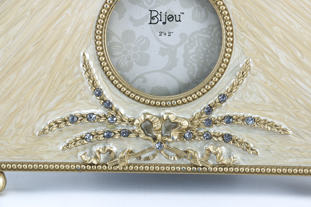 Assortment of Gold Tone Frames