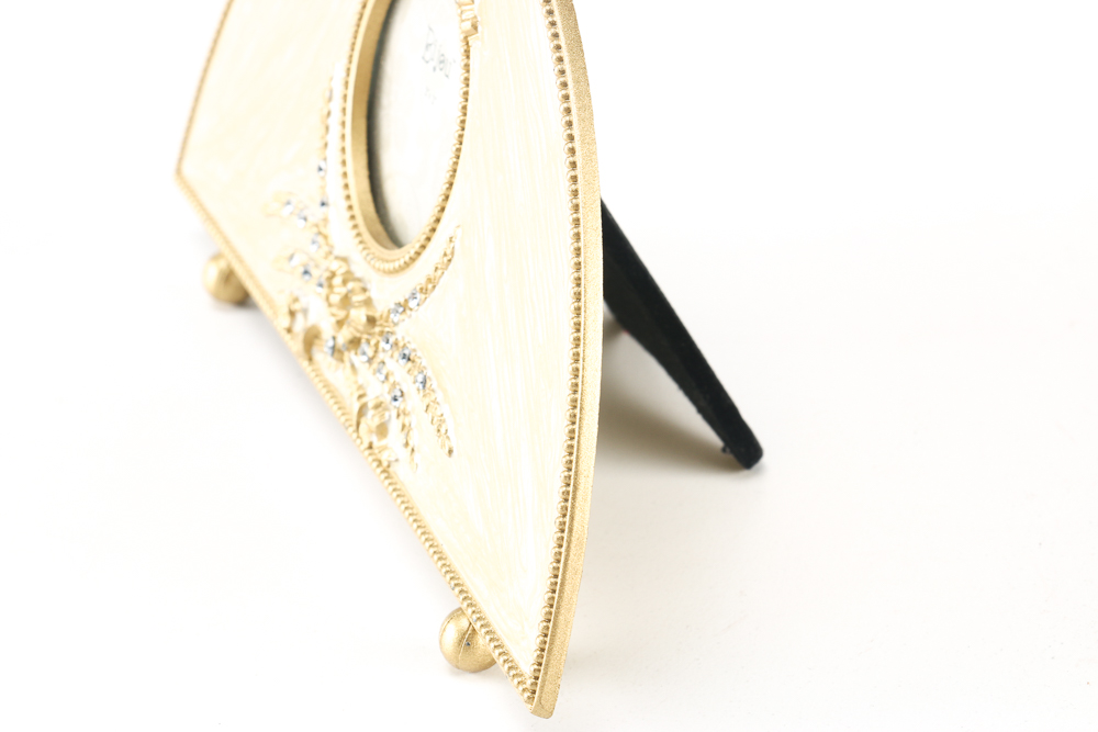 Assortment of Gold Tone Frames