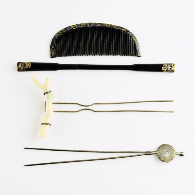Vintage Japanese Kanzashi Hair Pins and Comb in Maki-E Decoration
