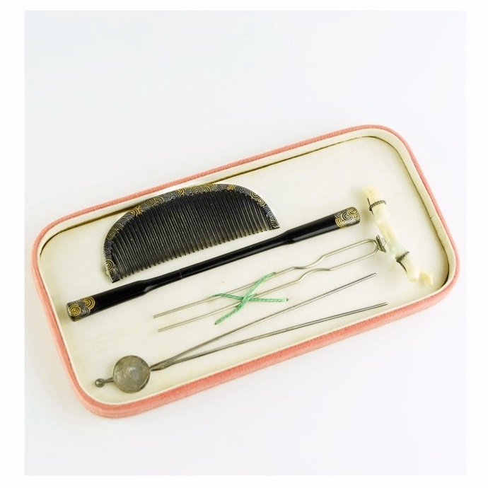 Vintage Japanese Kanzashi Hair Pins and Comb in Maki-E Decoration