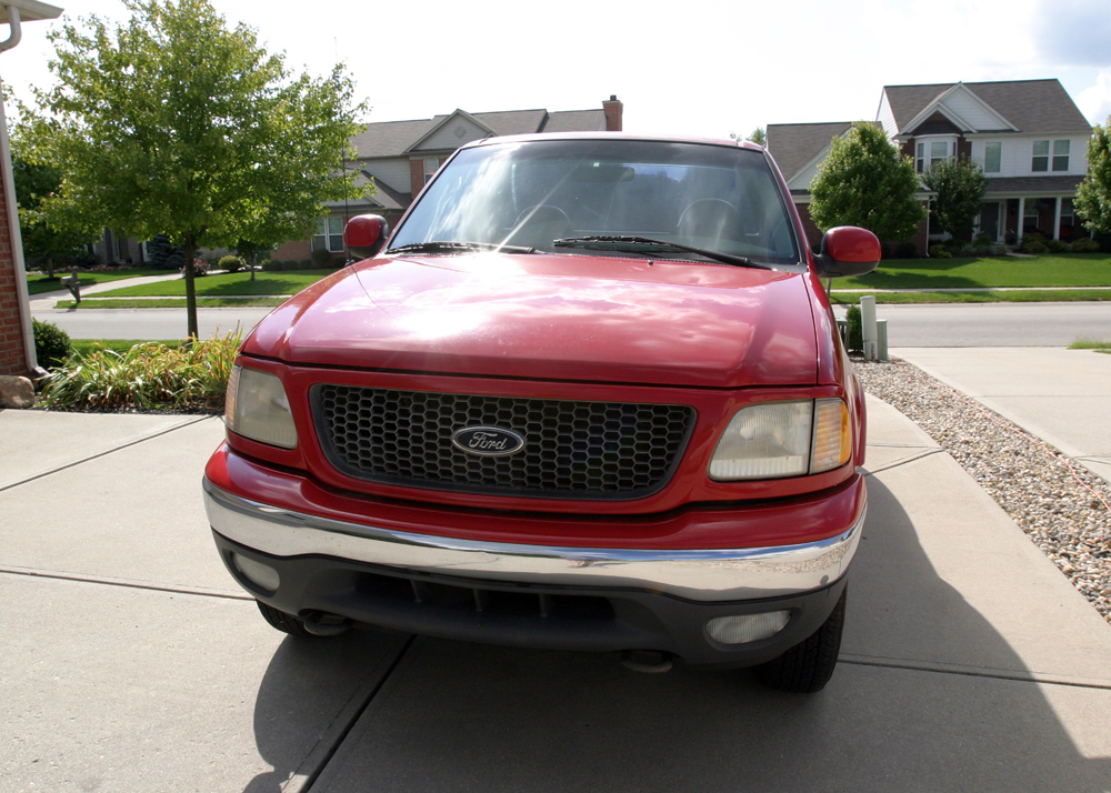 2000 Red Ford F150 Truck