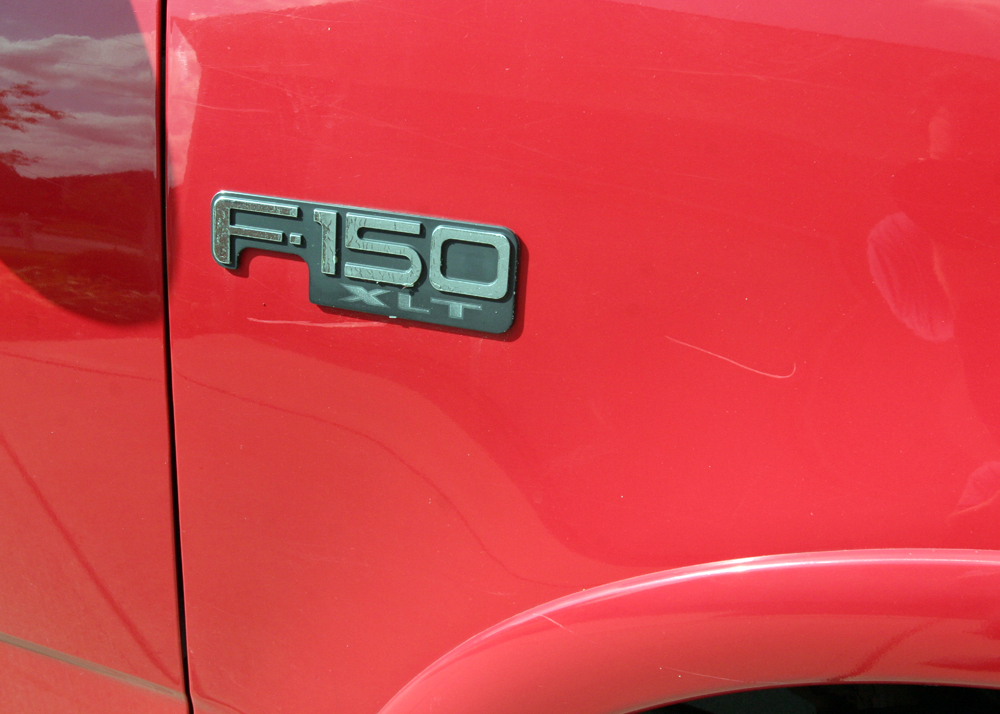 2000 Red Ford F150 Truck