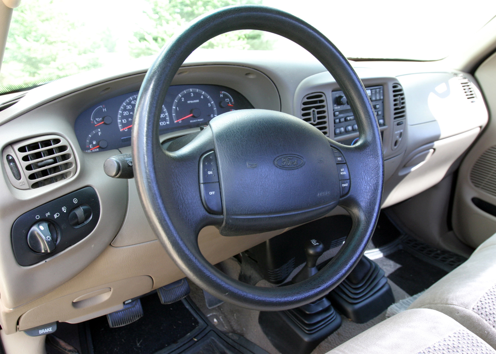2000 Red Ford F150 Truck