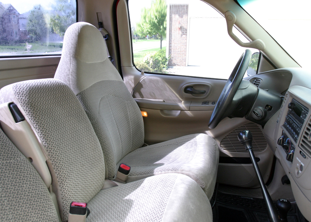 2000 Red Ford F150 Truck