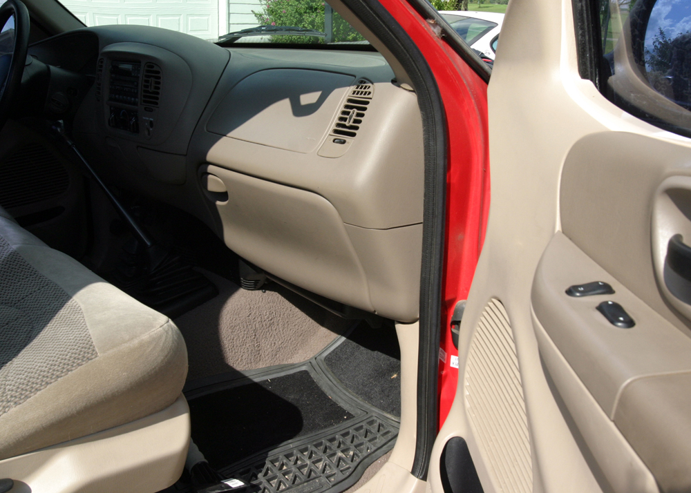 2000 Red Ford F150 Truck