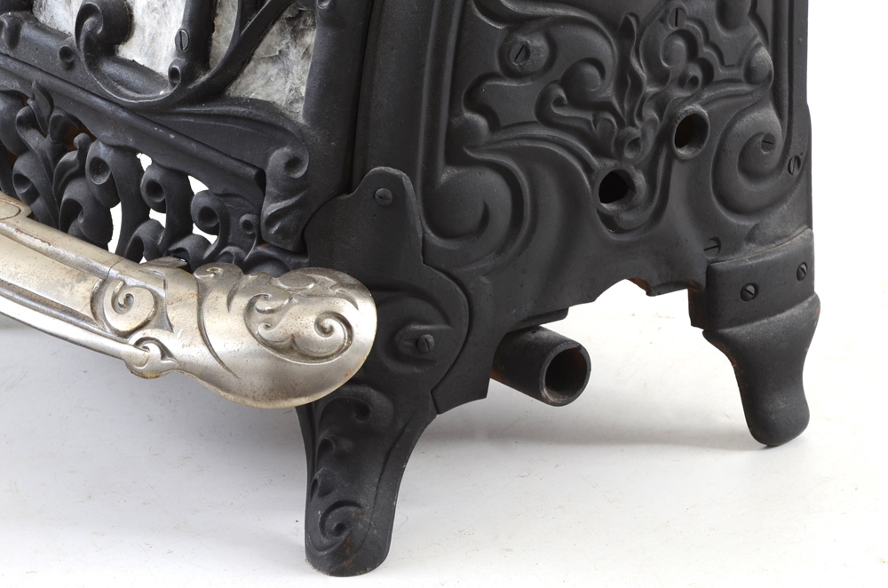 Estate Stove Company No.18 Cast Iron Parlor Stove