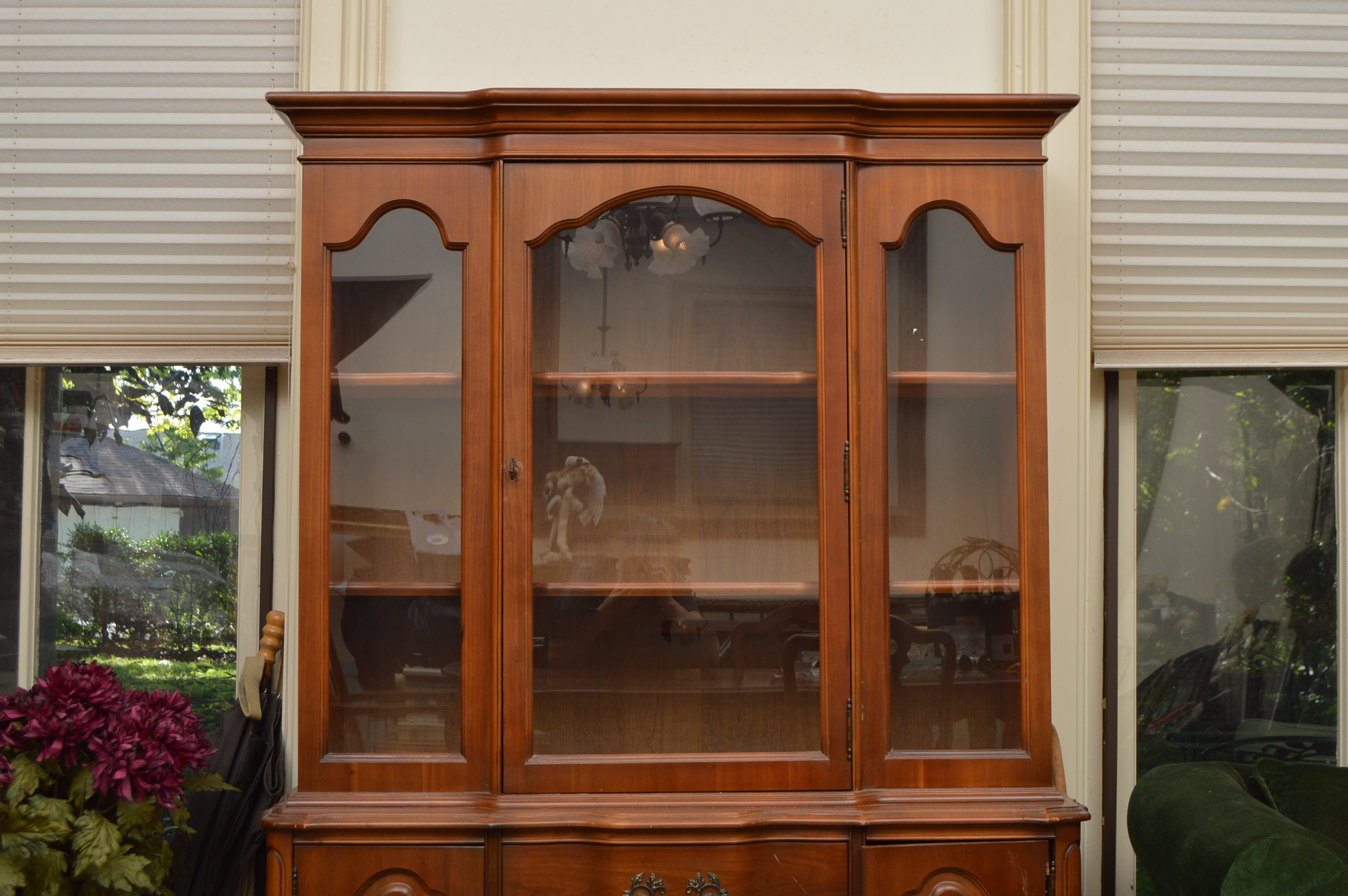 Bassett Furniture French Provincial Style China Cabinet