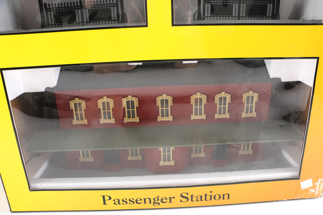 Rail King Passenger Train Station with Dual Platforms by MTH