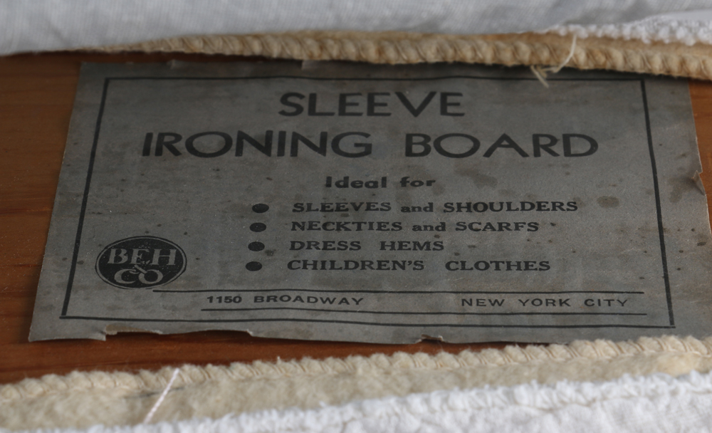 Singer "6212c" Sewing Machine and Sewing Accessories