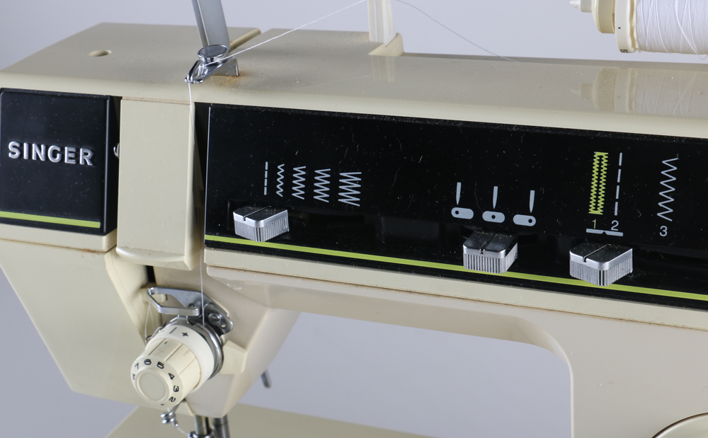 Singer "6212c" Sewing Machine and Sewing Accessories