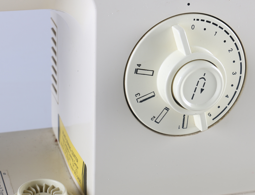 Singer "6212c" Sewing Machine and Sewing Accessories