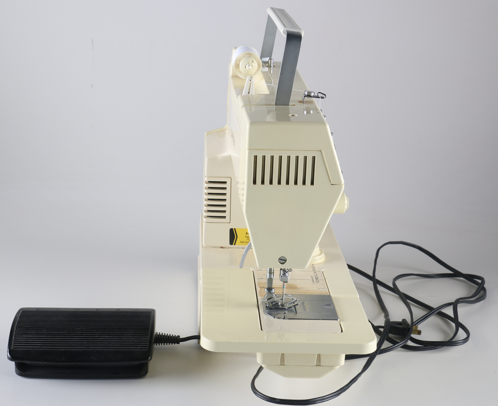 Singer "6212c" Sewing Machine and Sewing Accessories