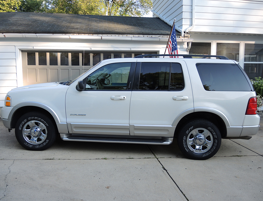 2002 4WD Ford Explorer Limited with 3rd Row Seating and V-8 Engine