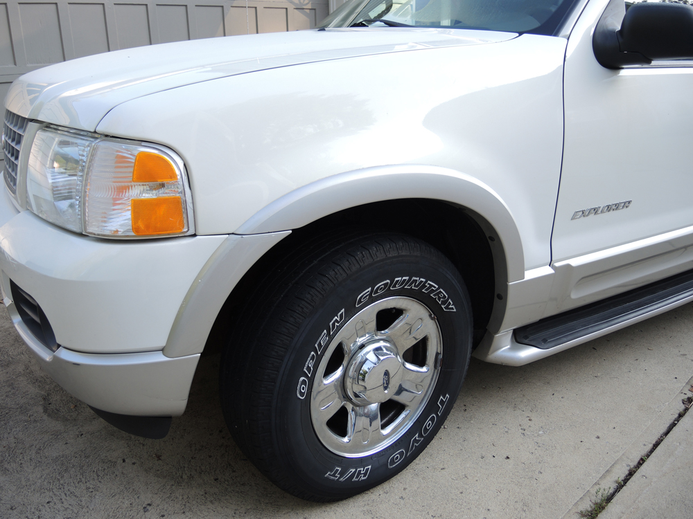 2002 4WD Ford Explorer Limited with 3rd Row Seating and V-8 Engine
