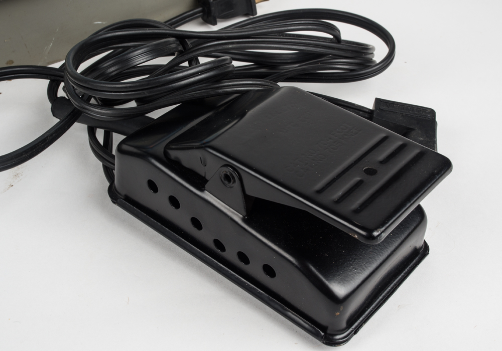 Vintage Singer Touch & Sew Model 604 Portable Sewing Machine