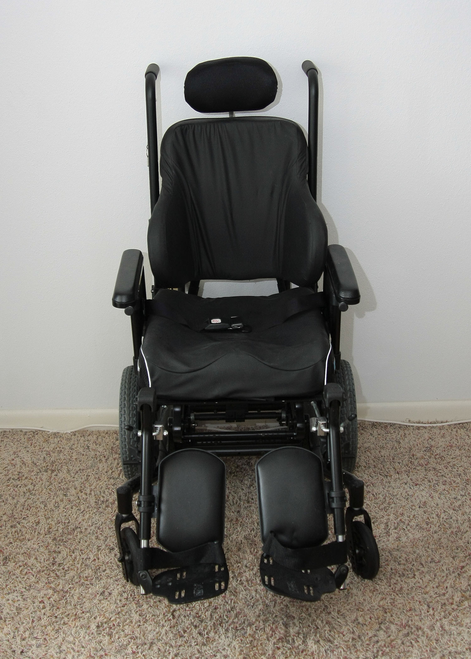 Numotion Comfort Acta-Contour Wheelchair