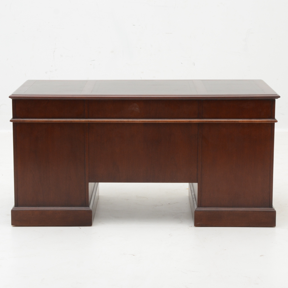 Hekman Leather Top Mahogany Desk EBTH