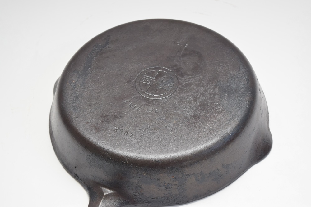 Vintage Griswold Small Logo No. 7 Cast Iron Skillet
