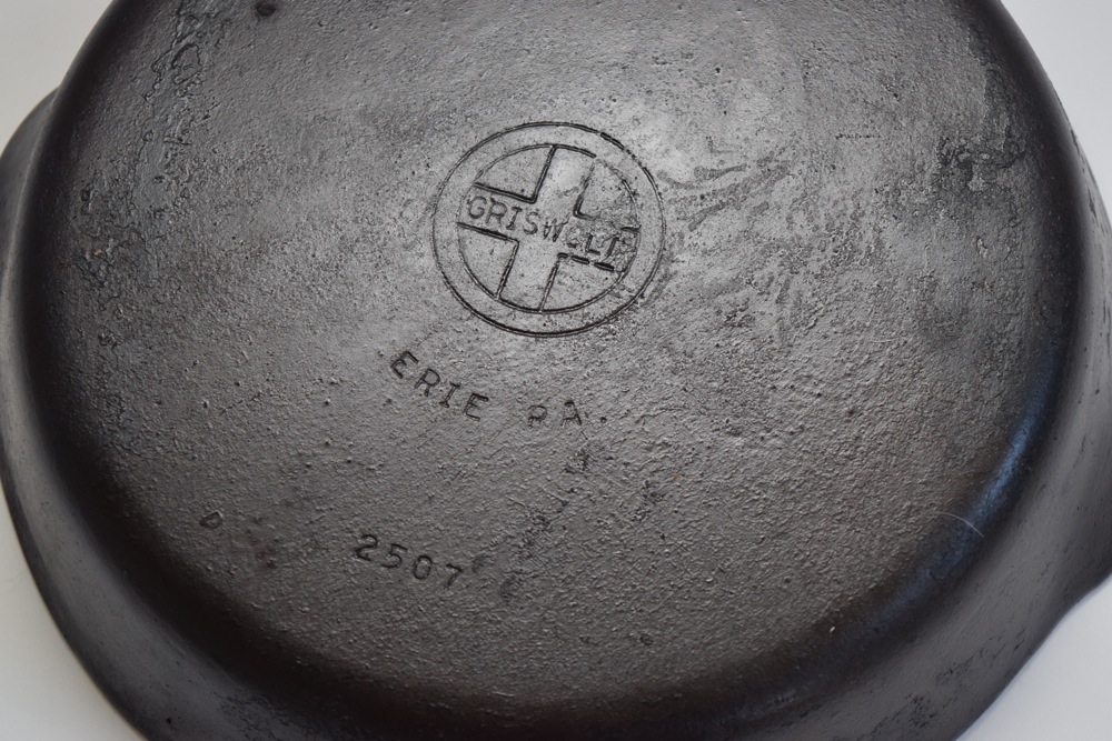 Vintage Griswold Small Logo No. 7 Cast Iron Skillet