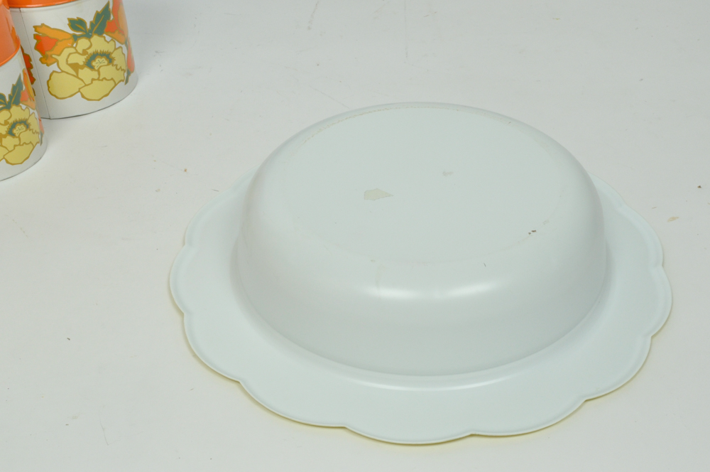 Grouping of Easter and Spring Kitchenware and Decor