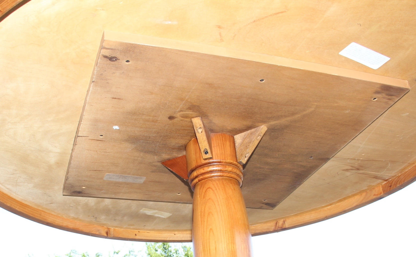 Pulaski Tiled Pedastal Table with Four Chairs