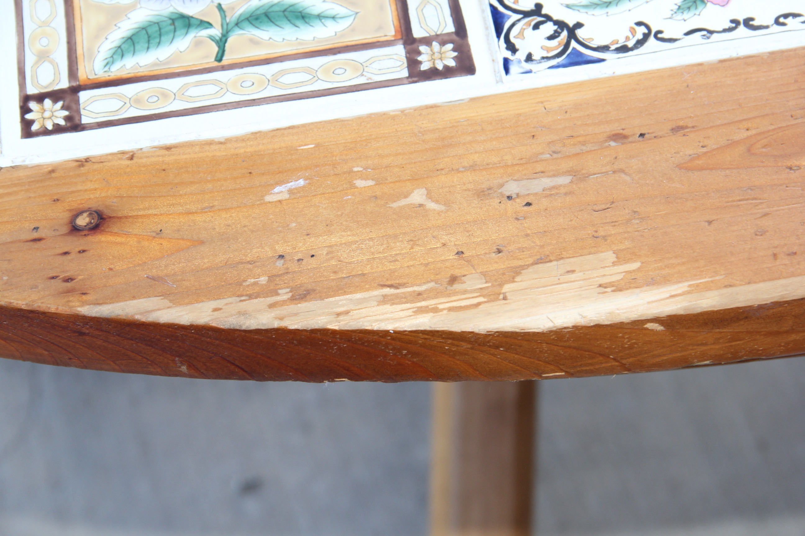 Pulaski Tiled Pedastal Table with Four Chairs