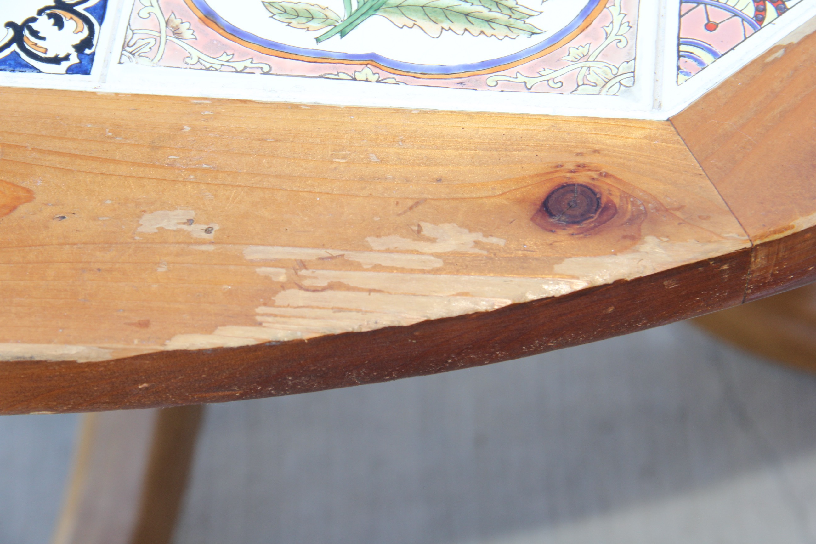 Pulaski Tiled Pedastal Table with Four Chairs