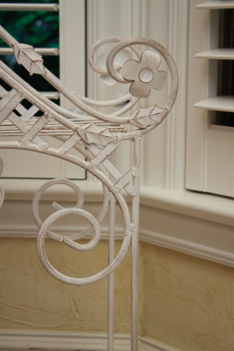 White Metal Plant Stand