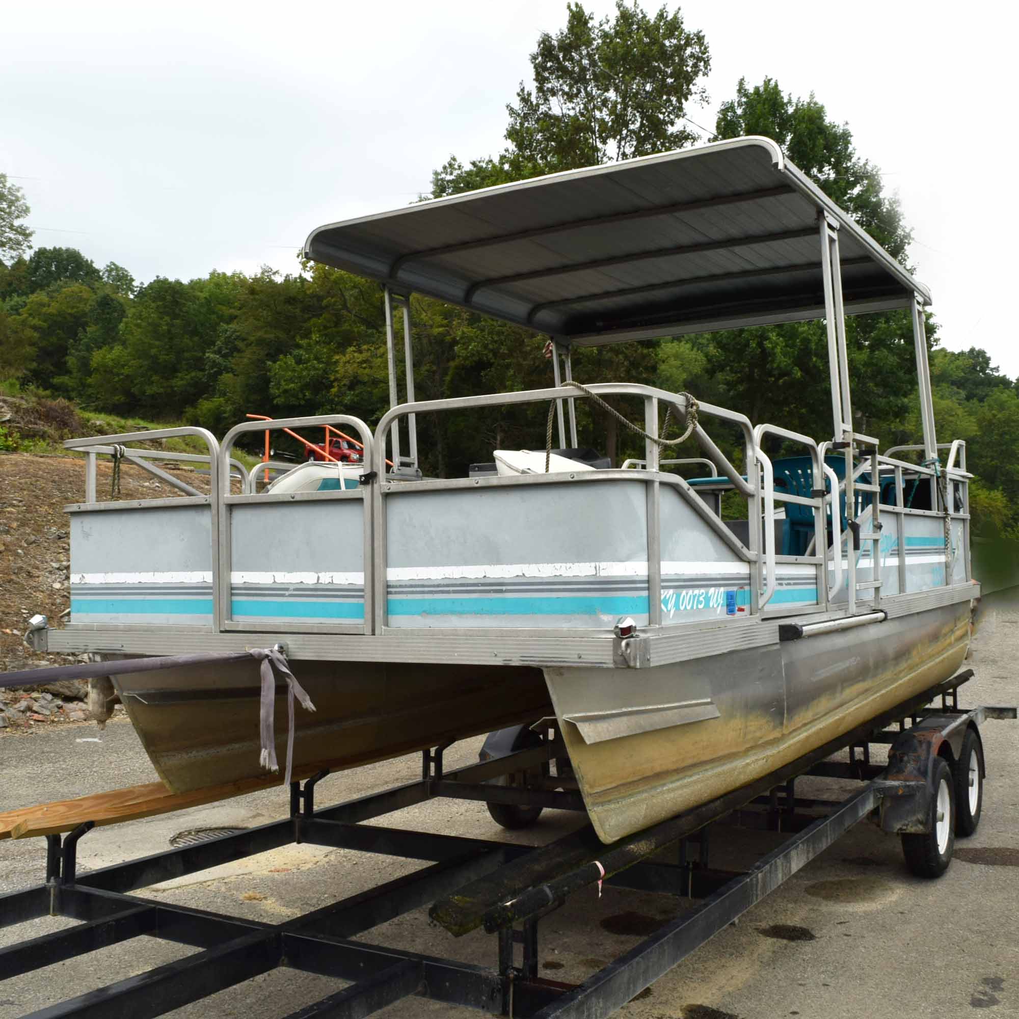 1993 Voyager V18 Pontoon Boat