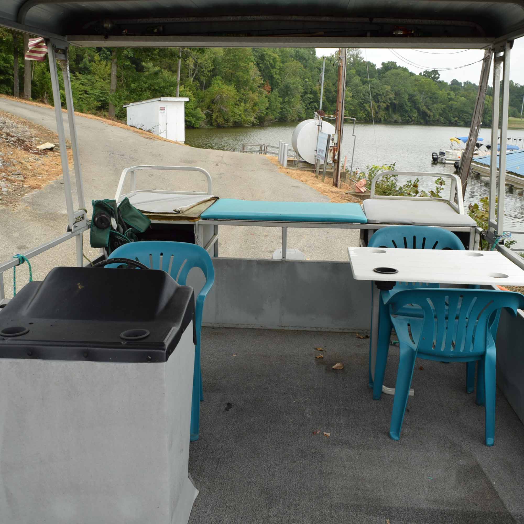 1993 Voyager V18 Pontoon Boat