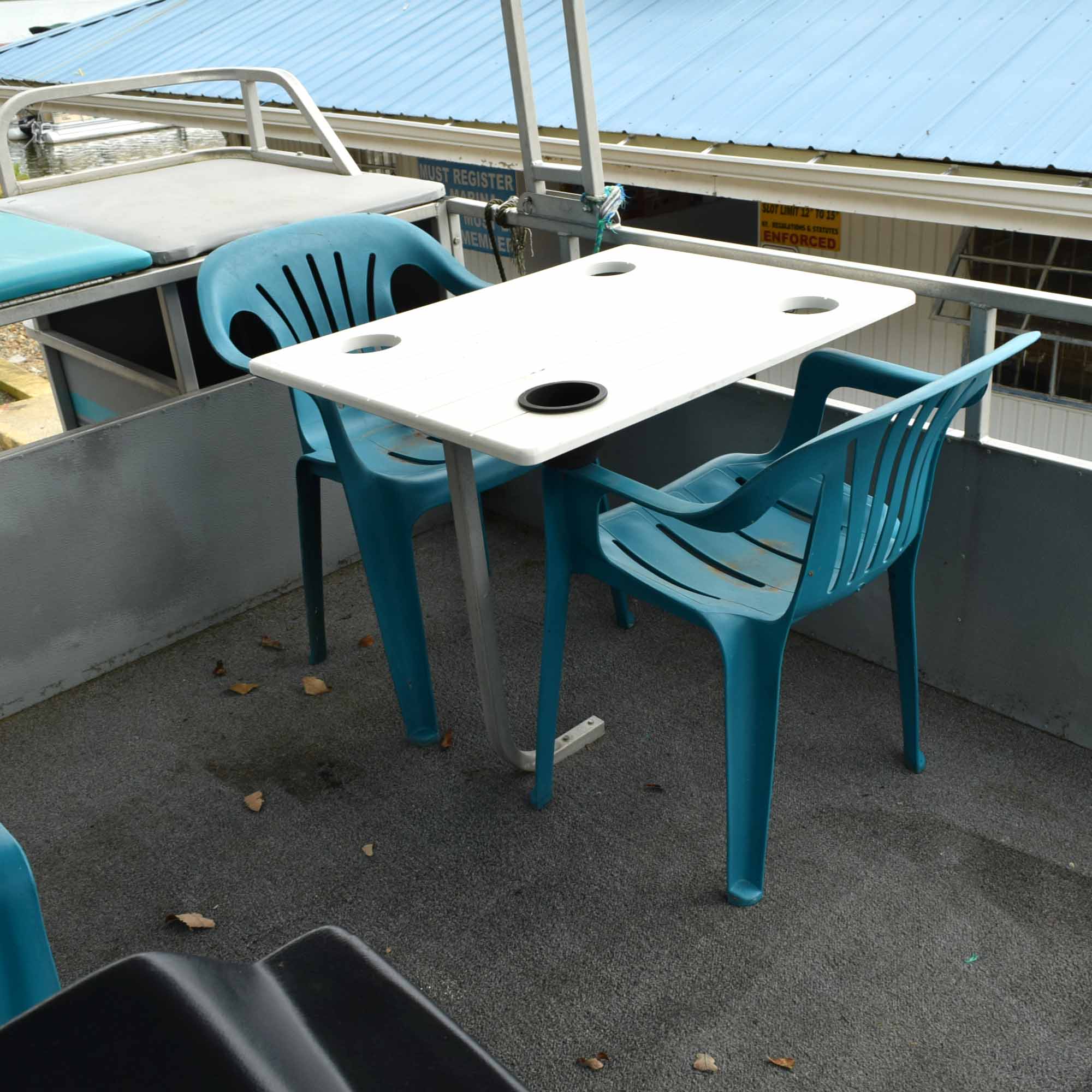 1993 Voyager V18 Pontoon Boat