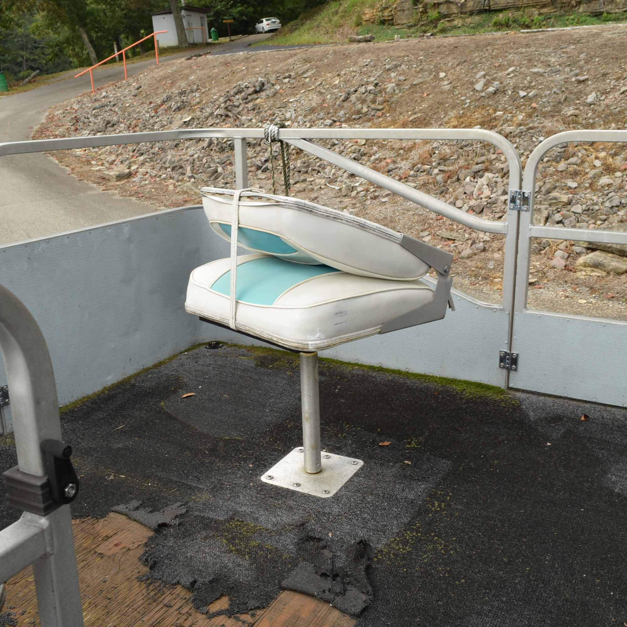 1993 Voyager V18 Pontoon Boat