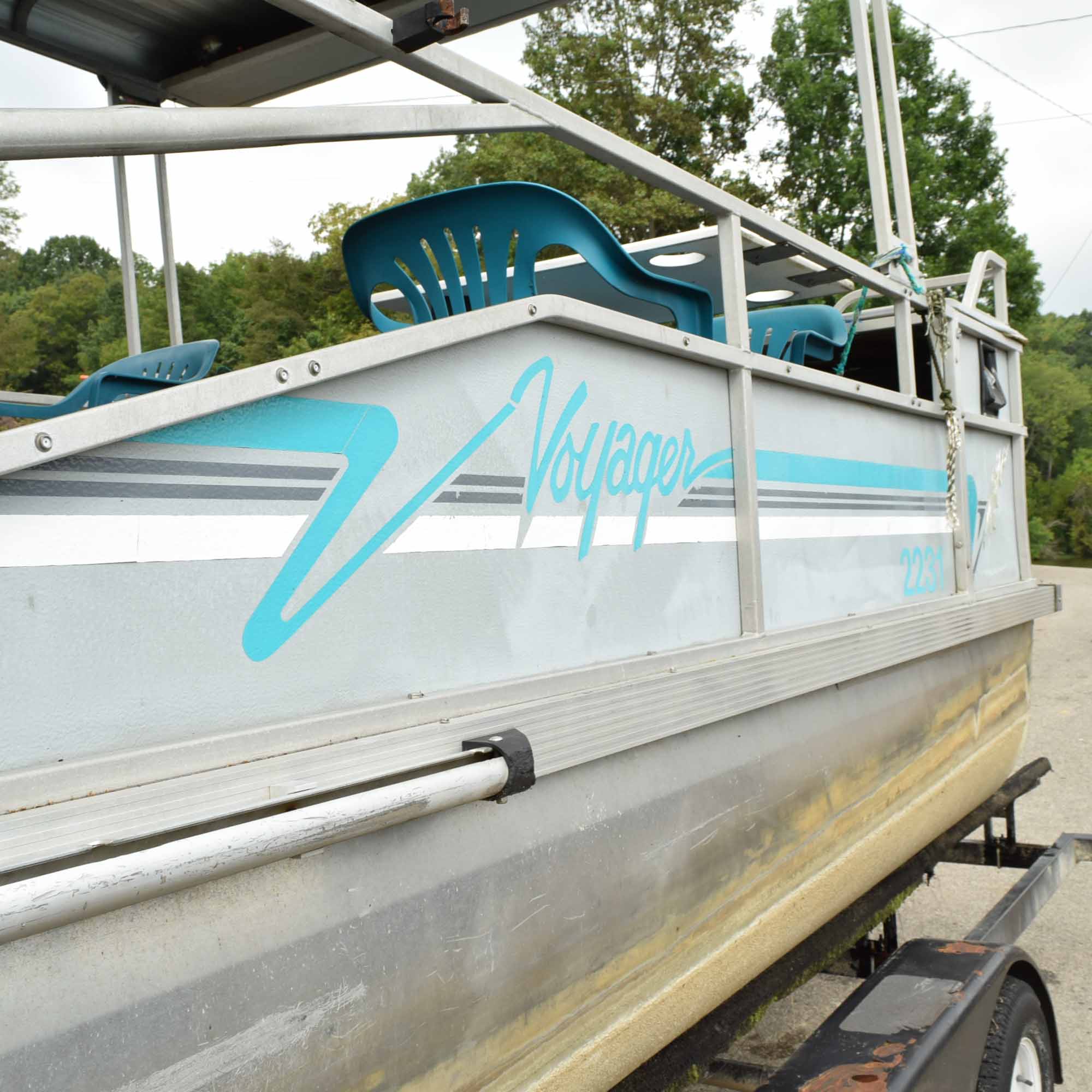 1993 Voyager V18 Pontoon Boat