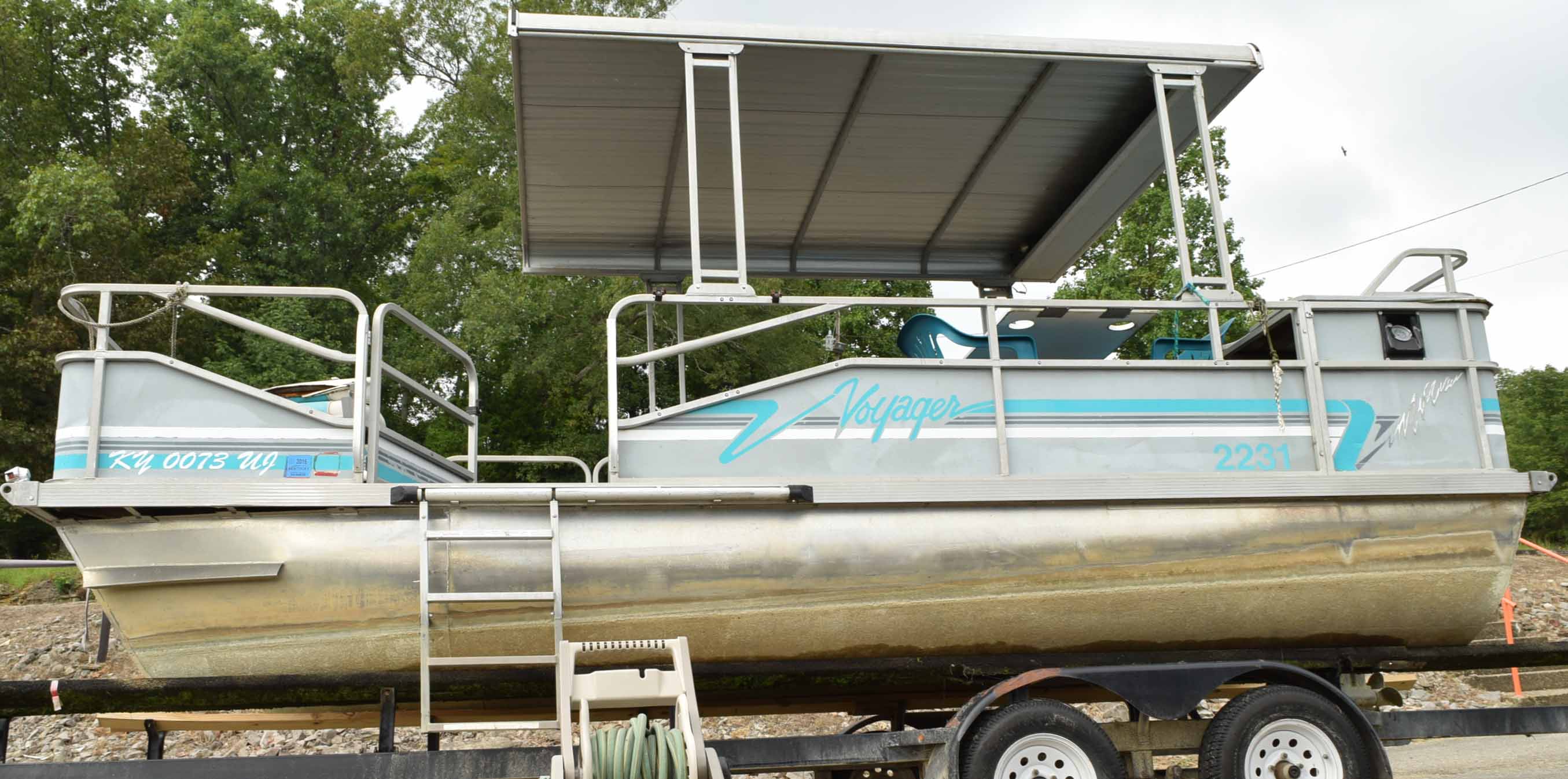 1993 Voyager V18 Pontoon Boat