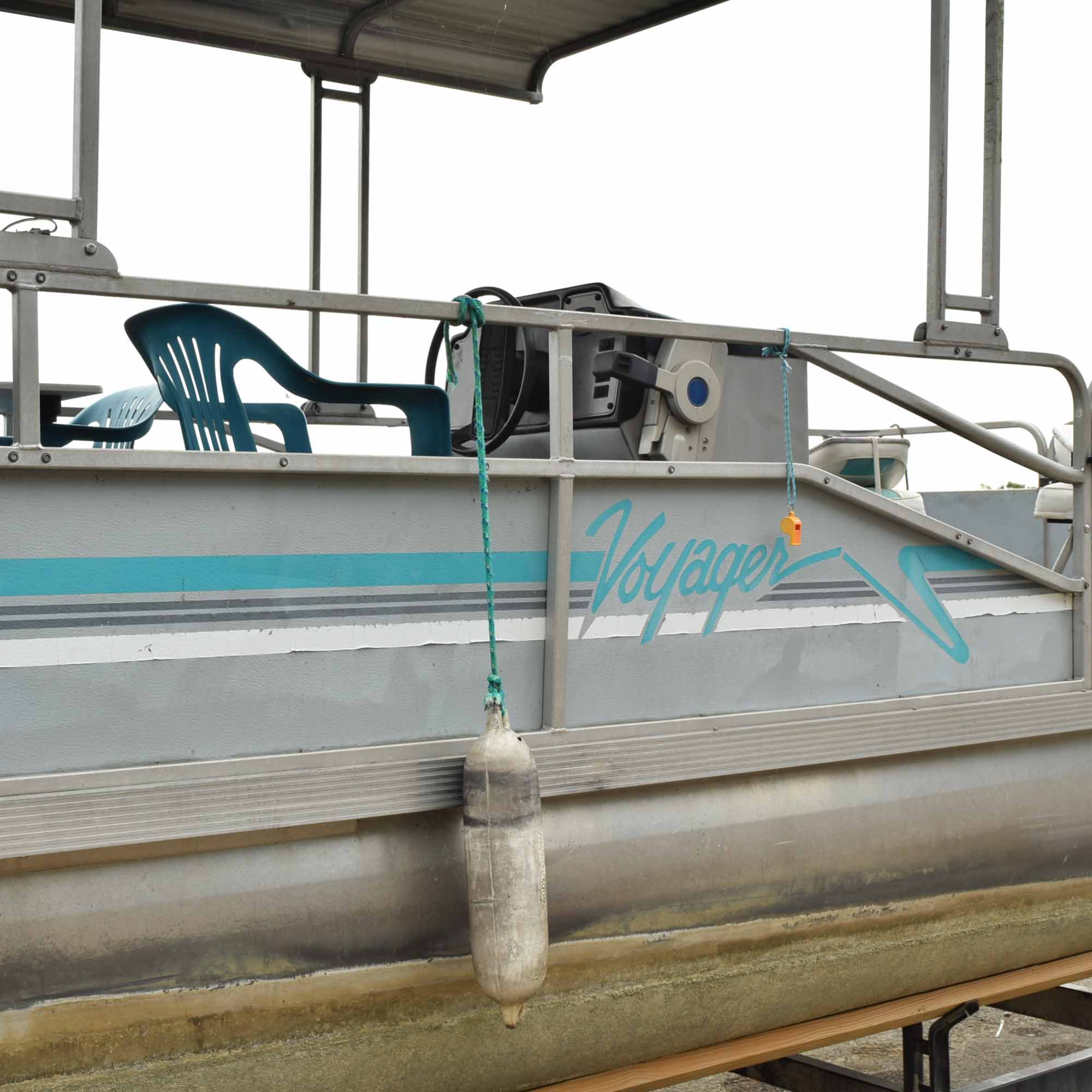 1993 Voyager V18 Pontoon Boat