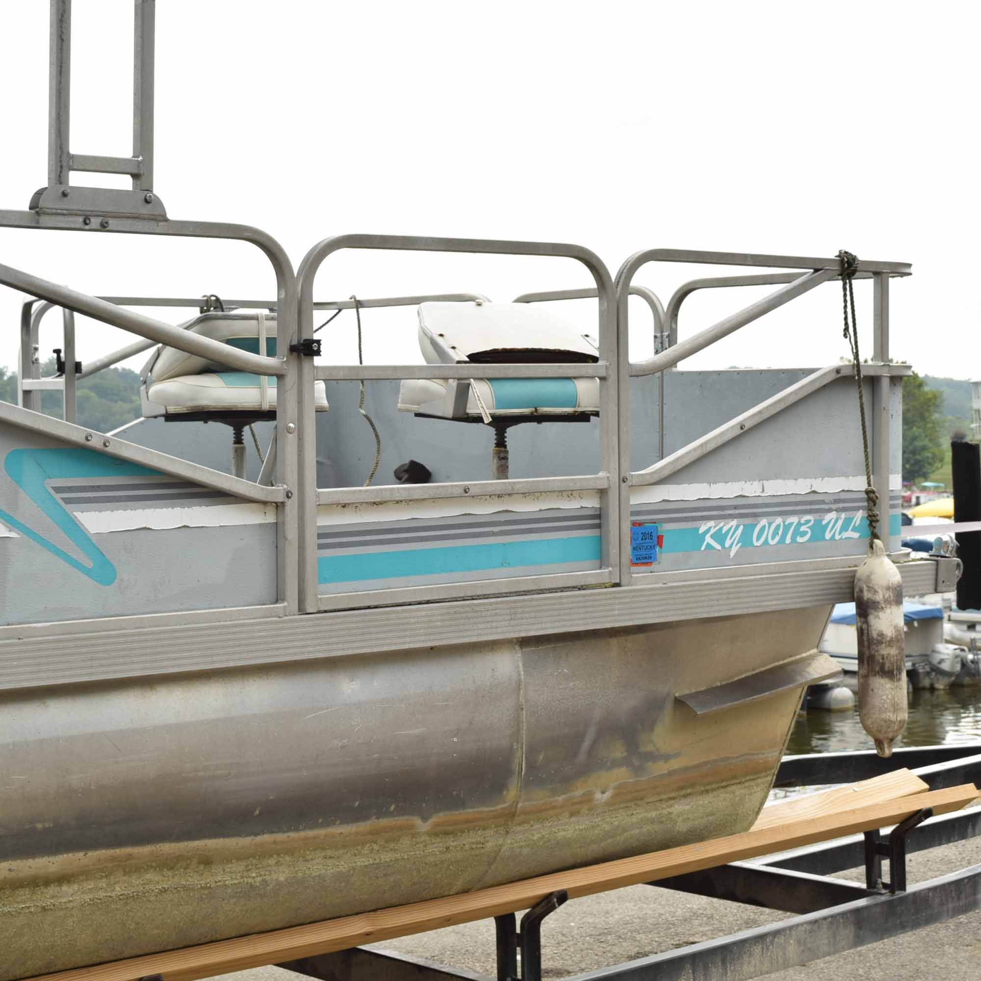 1993 Voyager V18 Pontoon Boat