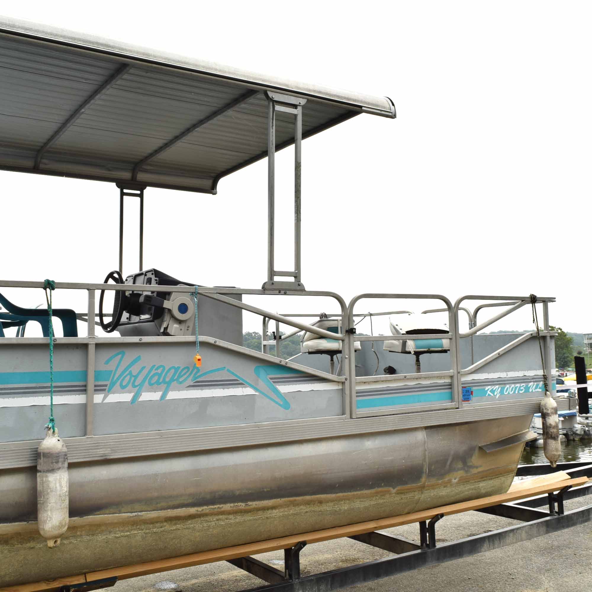 1993 Voyager V18 Pontoon Boat