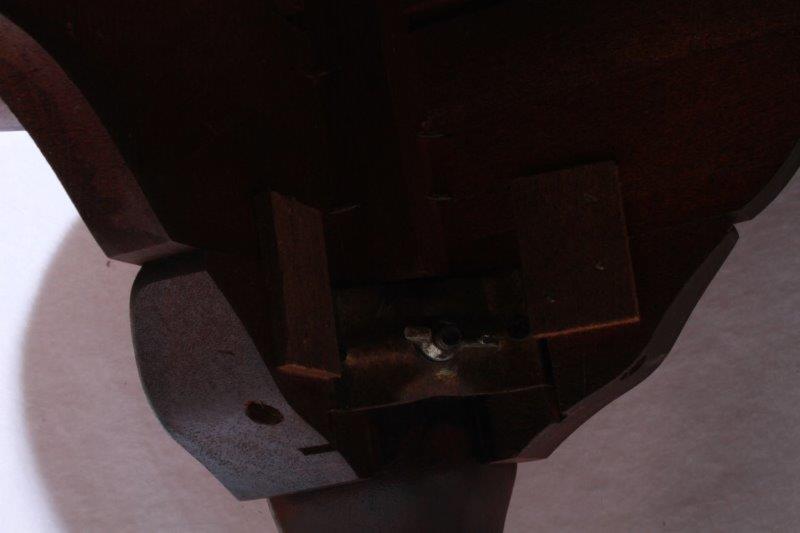 Queen Anne Style Oval Coffee Table