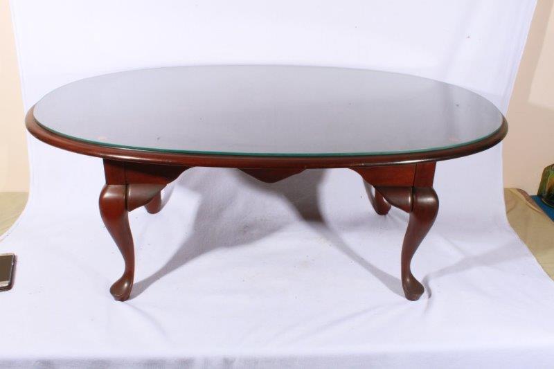 Queen Anne Style Oval Coffee Table