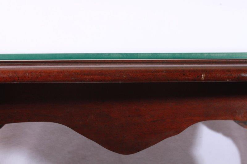 Queen Anne Style Oval Coffee Table