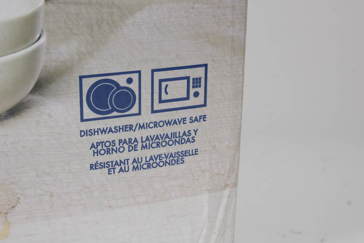 Gourmet Basics by Mikasa "Gatsby" 40 Pc Dinnerware in White Service for 8