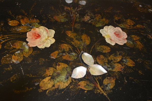 Asian Influenced Black Lacquered Oval Tray Table/Coffee Table