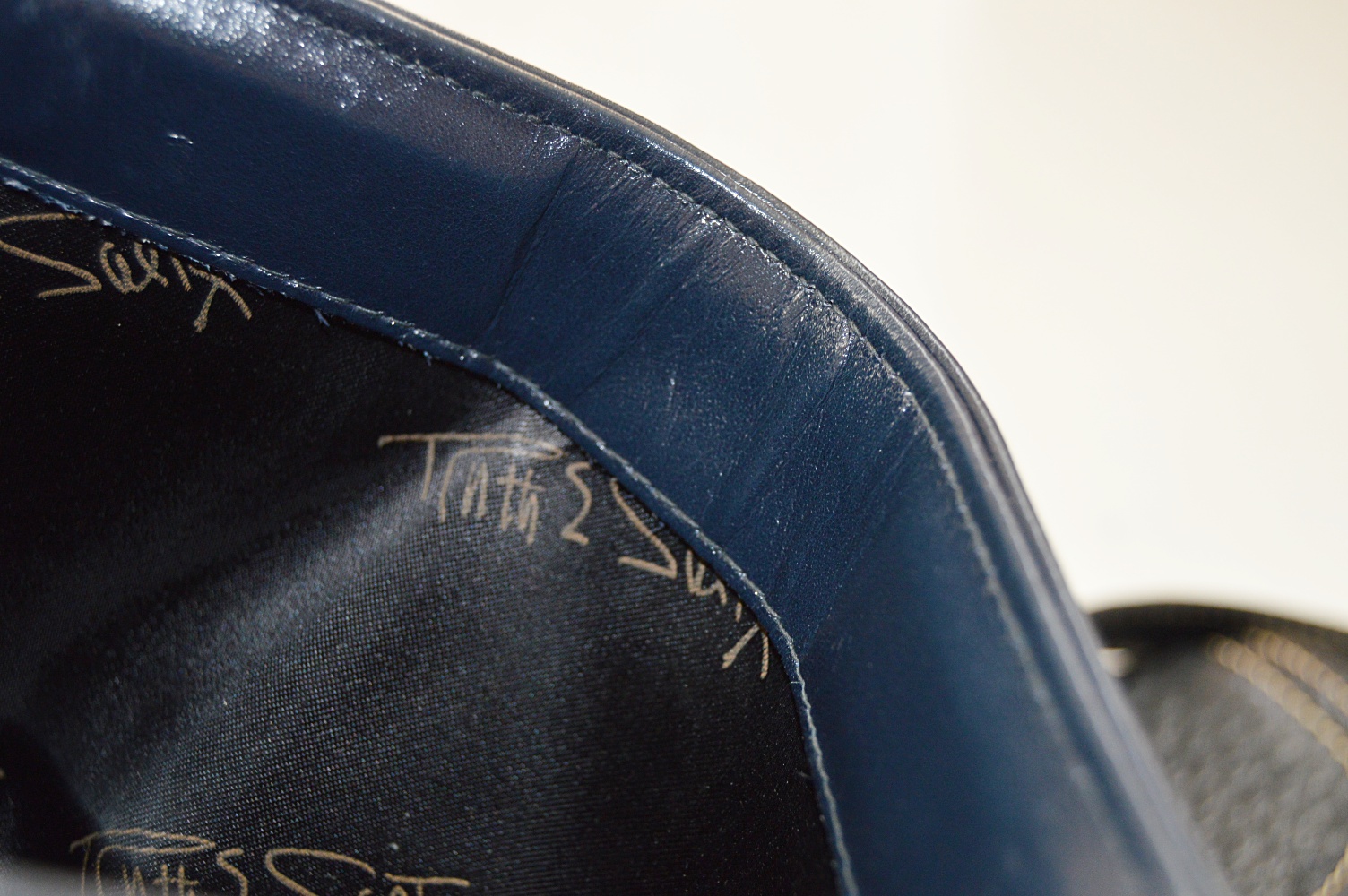 Women's Vintage Handbags in Leather