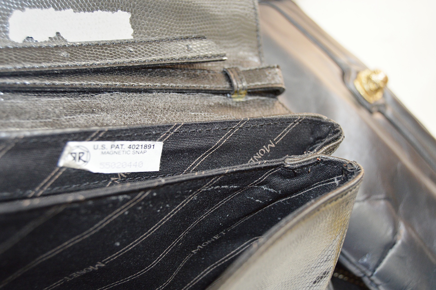 Women's Vintage Handbags in Leather