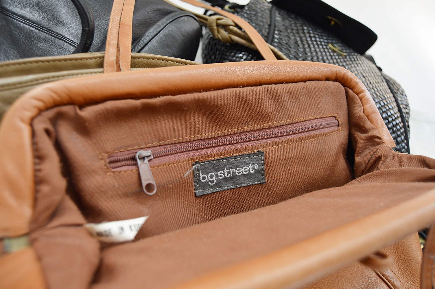 Women's Vintage Handbags in Leather