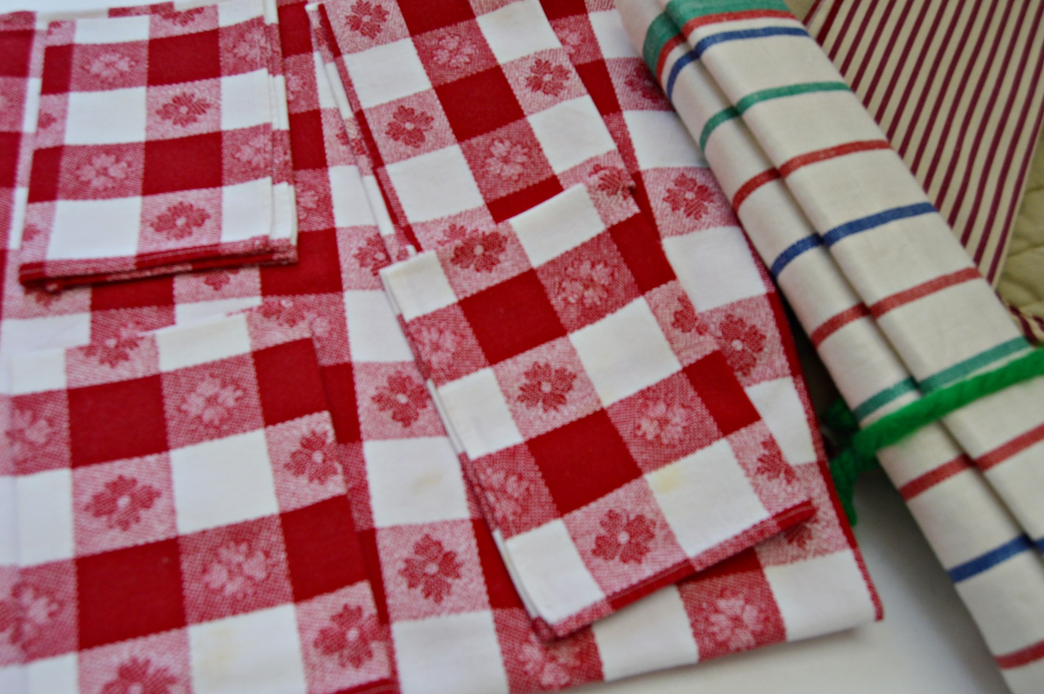Kitchen Linens in Red, Beige and White