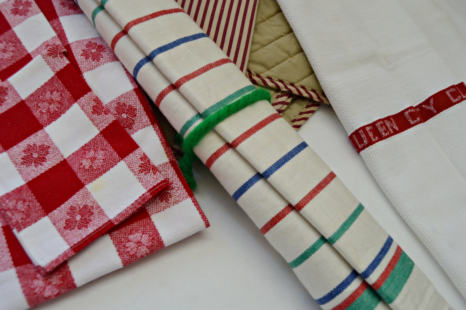 Kitchen Linens in Red, Beige and White